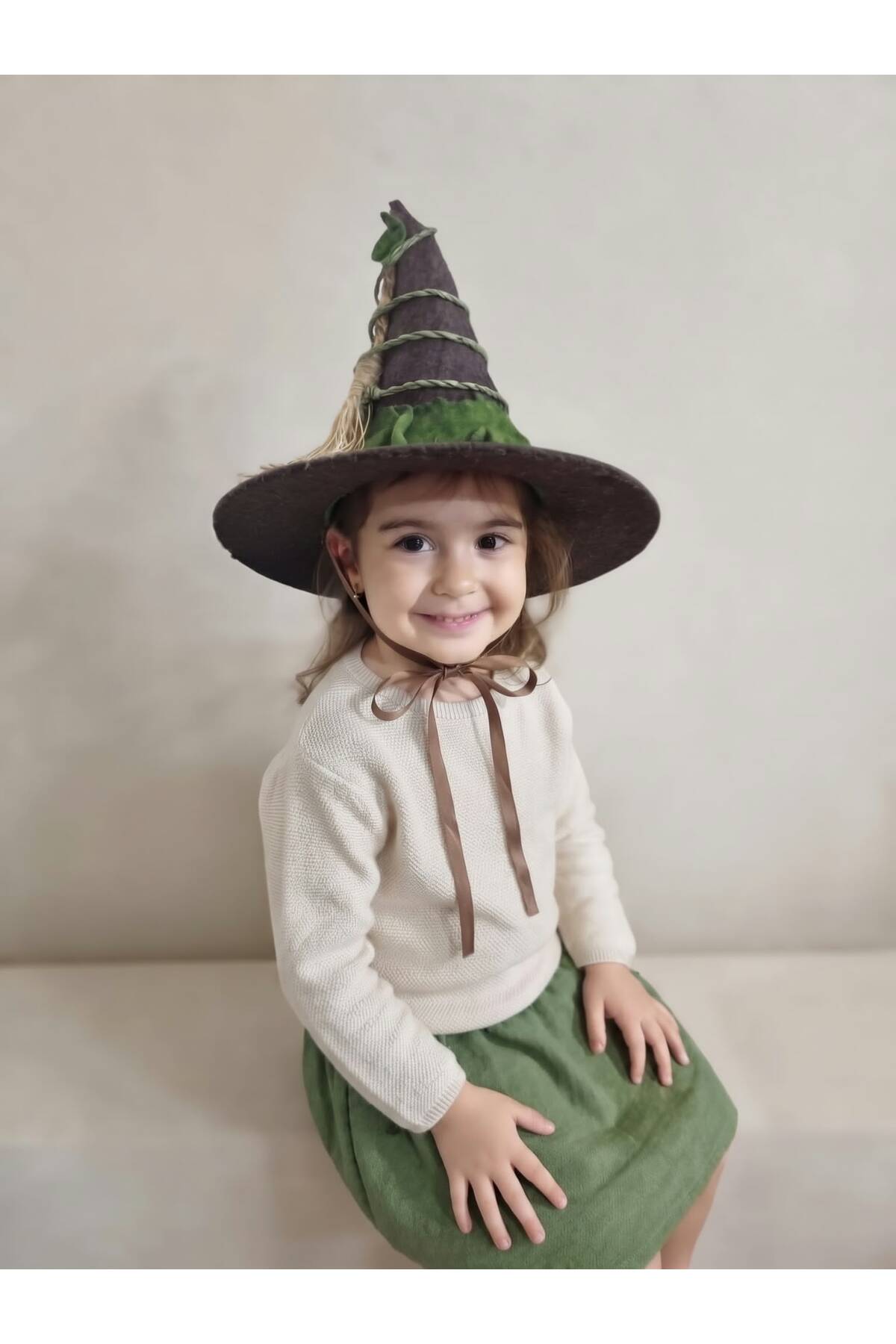 Yeşil Kahve Keçe Özel Tasarım Ağaç Dalı Yaprak Kurdela Detaylı Kutlama Kostüm Doğum Günü Cadılar Bayramı Etkinlik Aksesuar Dekoratif Yılbaşı Halloween Cadı Şapkası(1 Adet) - Görsel 3